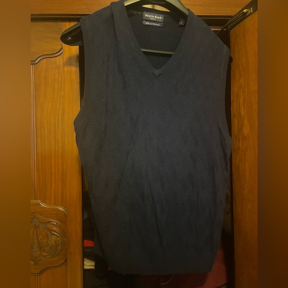 Austin Reed cashmere/silk sweater vest, size XL